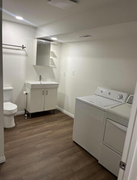 Building Photo - 6651 S Interlochin Ln