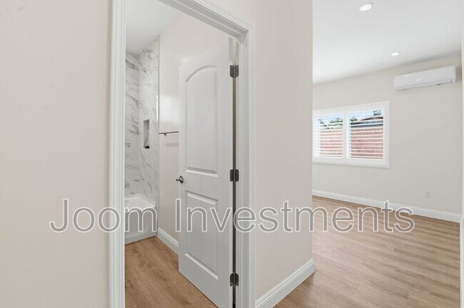 Building Photo - 9546 E Live Oak Ave