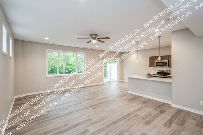 Building Photo - 250 Amberwood Dr