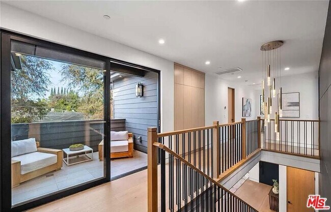 Building Photo - 4453 Gentry Ave