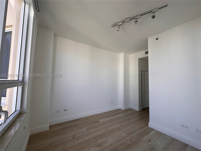 Building Photo - 808 Brickell Key Dr