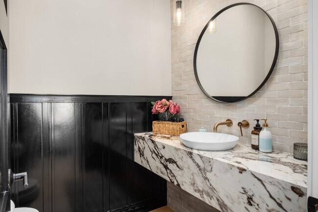 Building Photo - 101 Endlich Dr