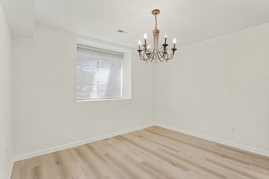 Building Photo - 13 Mullingar Ct