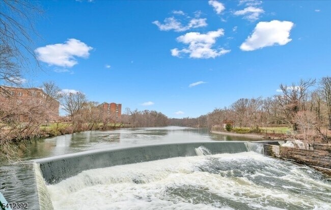 Building Photo - 262 Main St