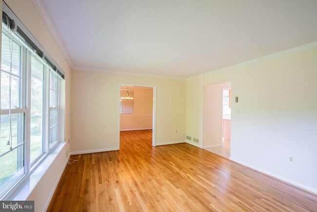 Building Photo - 6608 Fairlawn Dr