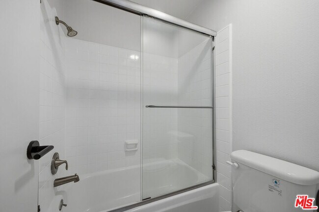 Building Photo - 1352 S Carmelina Ave