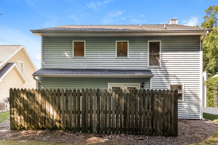 Building Photo - 107 Patio Ct