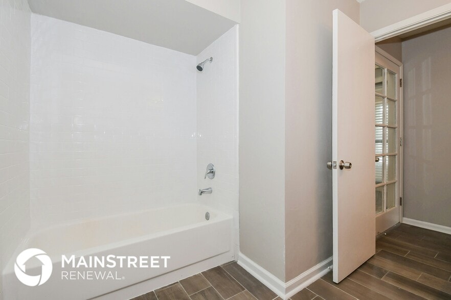 Building Photo - 10844 Reading Rd