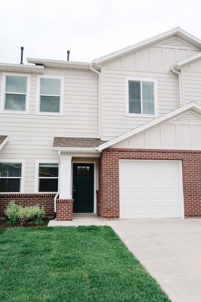 Primary Photo - 1200 E 4500 S