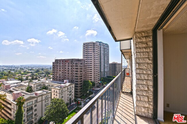 Building Photo - 10535 Wilshire Blvd