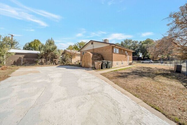 Building Photo - Remodeled Bungalow Style Home w/ Basement