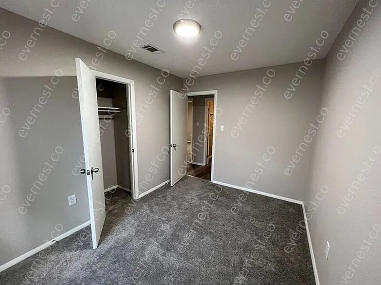 Building Photo - 5500 Parker St
