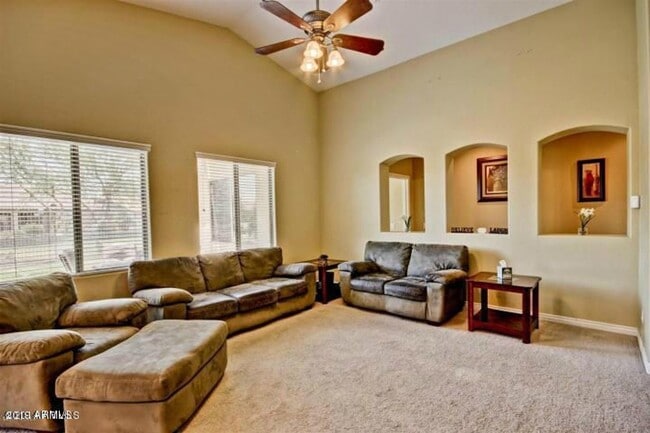 Building Photo - Beautiful 4 bedroom, 2 bath in Redwood Estates