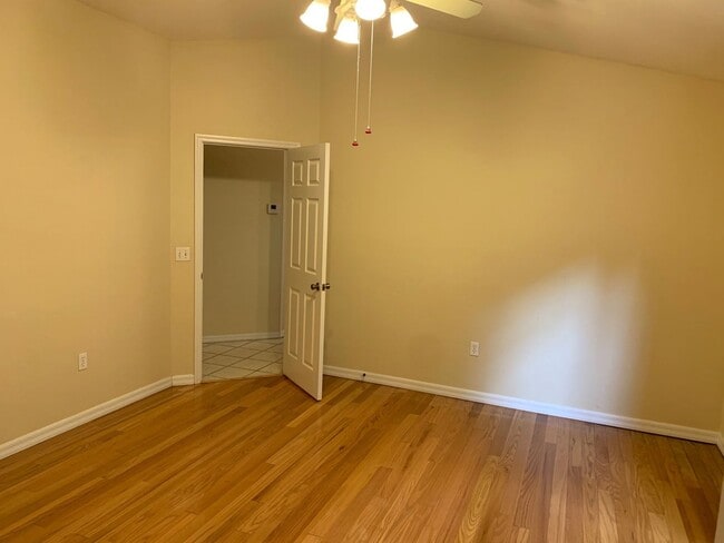 Building Photo - Sutherland Crossing