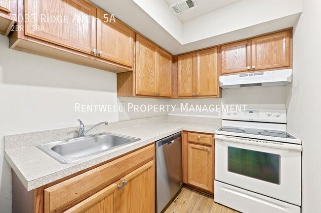 Building Photo - 7033 Ridge Ave