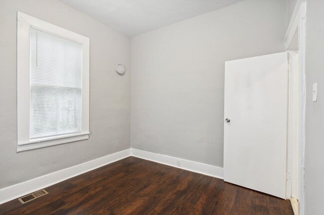 Building Photo - Large 3BR/2BA Near Downtown Savannah Home For Rent