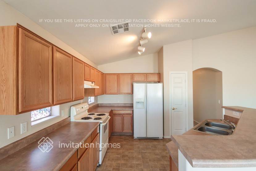 Building Photo - 11174 W Chase Dr