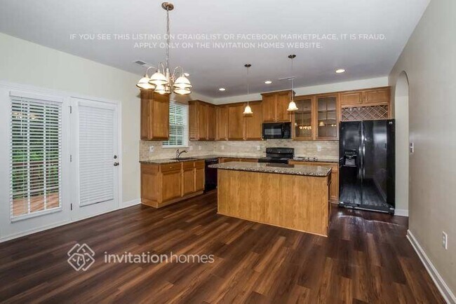 Building Photo - 1420 Bottle Brush Ln