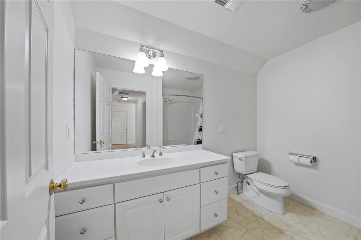 Building Photo - 6 Longview Cir