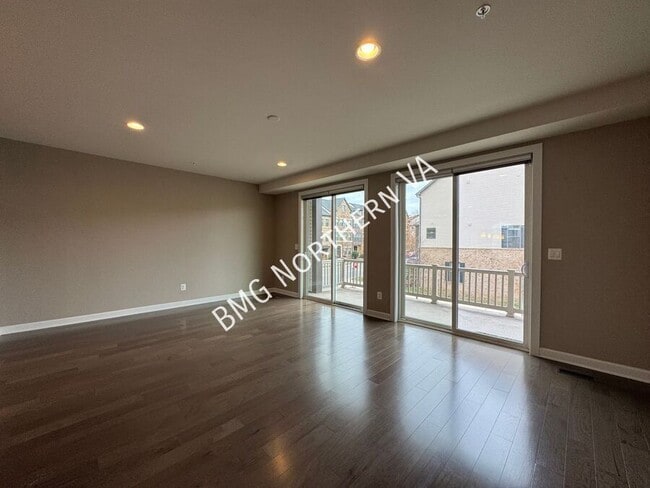 Building Photo - 43339 Stadium Ter