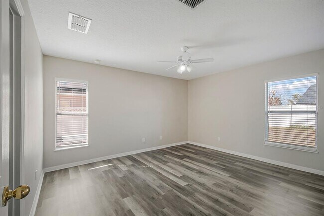 Building Photo - 4655 Doral Park Ave