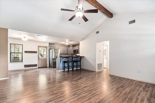 Building Photo - 408 Breezing Ln