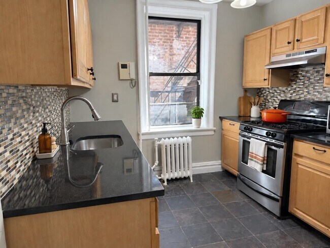 Building Photo - 321 79th St
