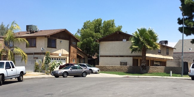 Primary Photo - 4200 Parkwood Ct