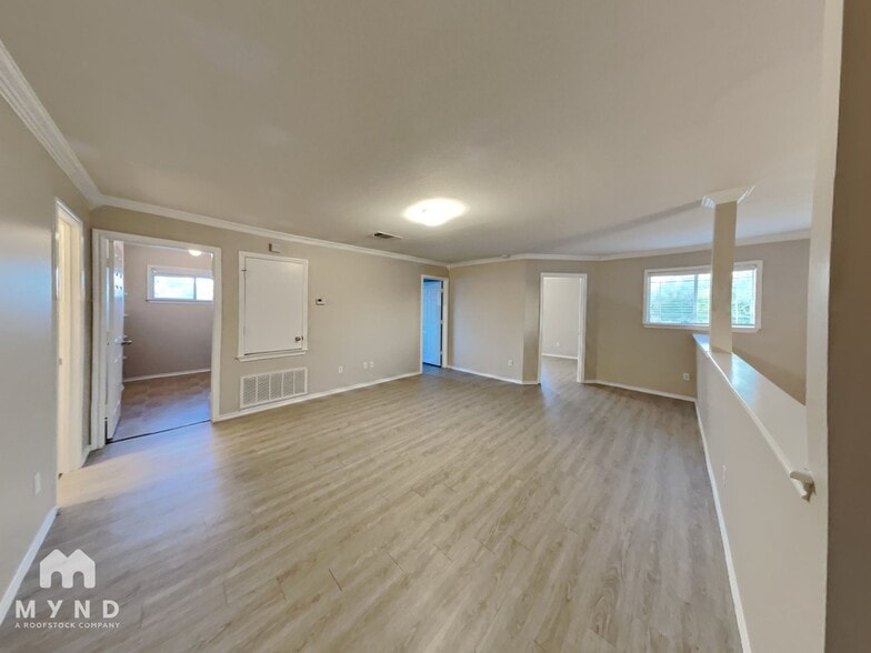 Building Photo - 5644 Brougham Way