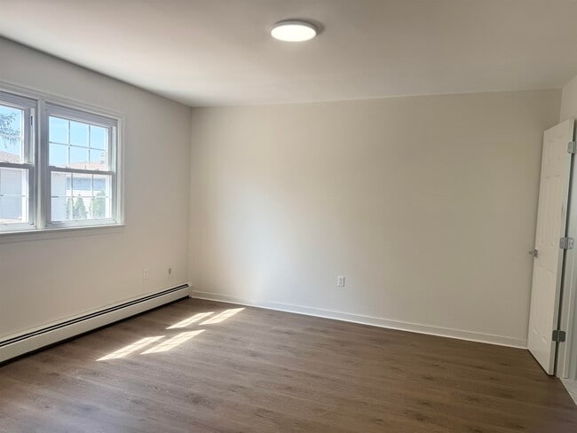 Building Photo - 295 Paulanne Terrace