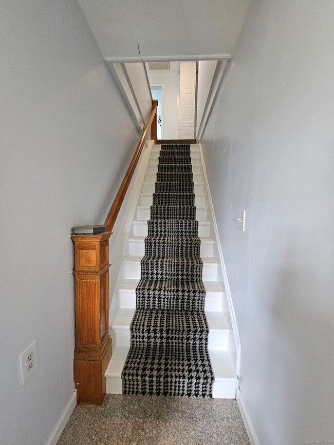 Building Photo - 4 Knoll Ave