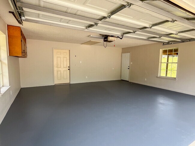 Building Photo - 500 W Sunnyside Dr