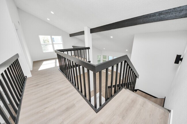 Building Photo - 2911 Meadowgrass Ln