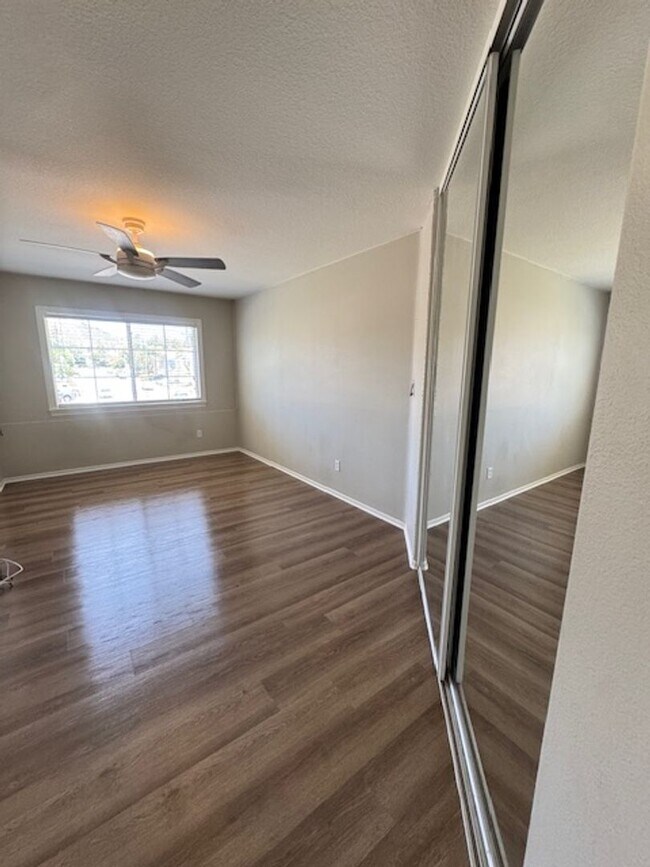 Building Photo - Remodeled 3 bedroom in Simi Valley