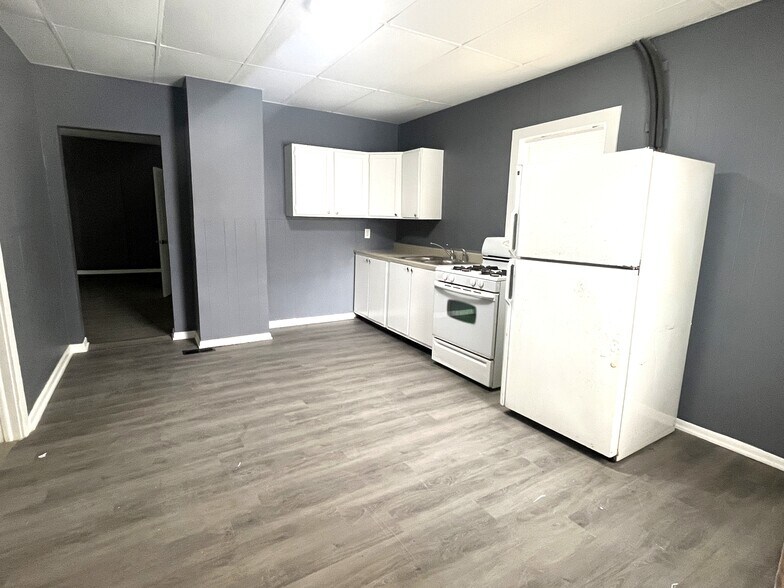 Building Photo - 909 W 17th St