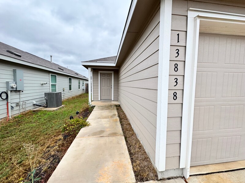 Building Photo - 13838 Ostrich Run