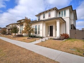 Building Photo - 1708 Arcilla St