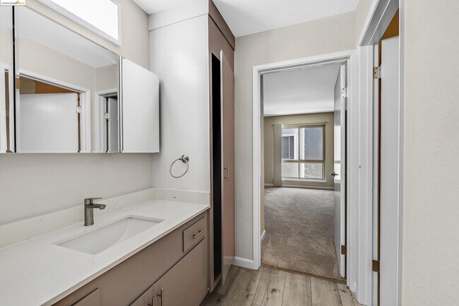 Building Photo - 66 Fairmount Ave