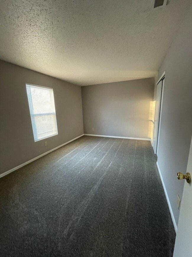 Building Photo - Franklin Twp - 3 BR 2 story