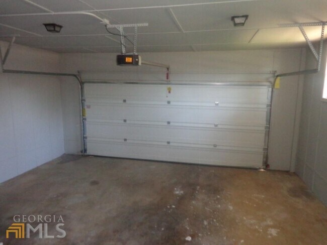 Building Photo - 3201 Bomar Rd