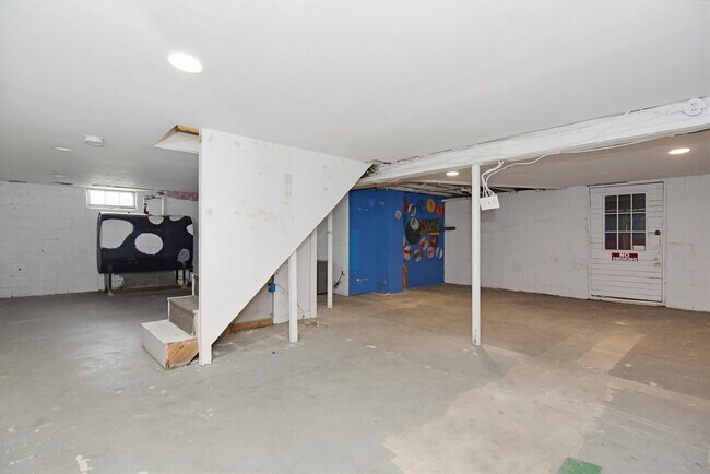 Building Photo - 8 Danville Rd