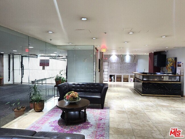 Building Photo - 625 S Berendo St