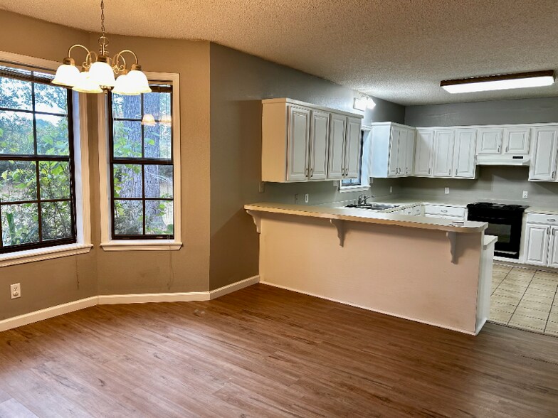 Building Photo - 905 Cherokee St