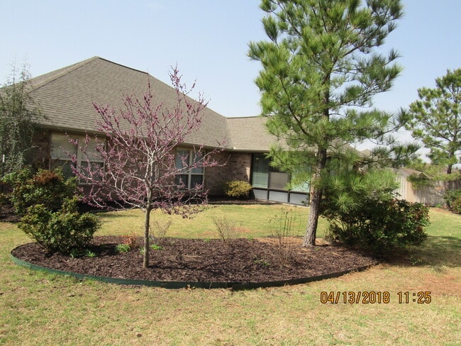 Building Photo - Fantastic home located in Eastlake