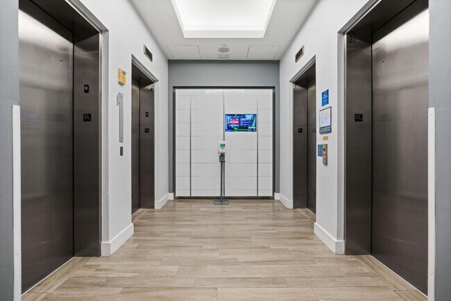 Building Photo - 300 S Australian Ave