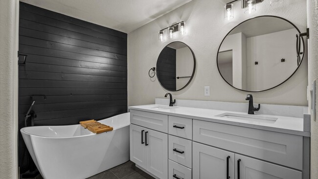 Building Photo - 3312-E 1/4 E 1/4 Rd