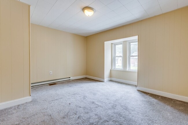 Building Photo - 236 Plymouth St