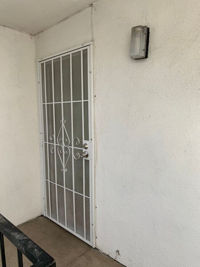 Building Photo - Bright, comfortable, and spacious one bedroom Condominium