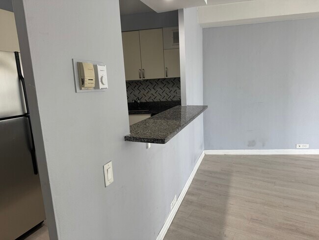 Building Photo - 300 N State St