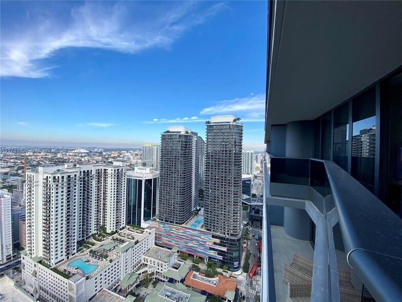 Building Photo - 1000 Brickell Plaza